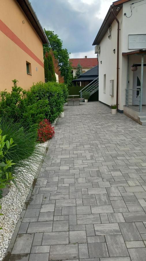 White Stone Apartman Hajdúszoboszló Exterior foto